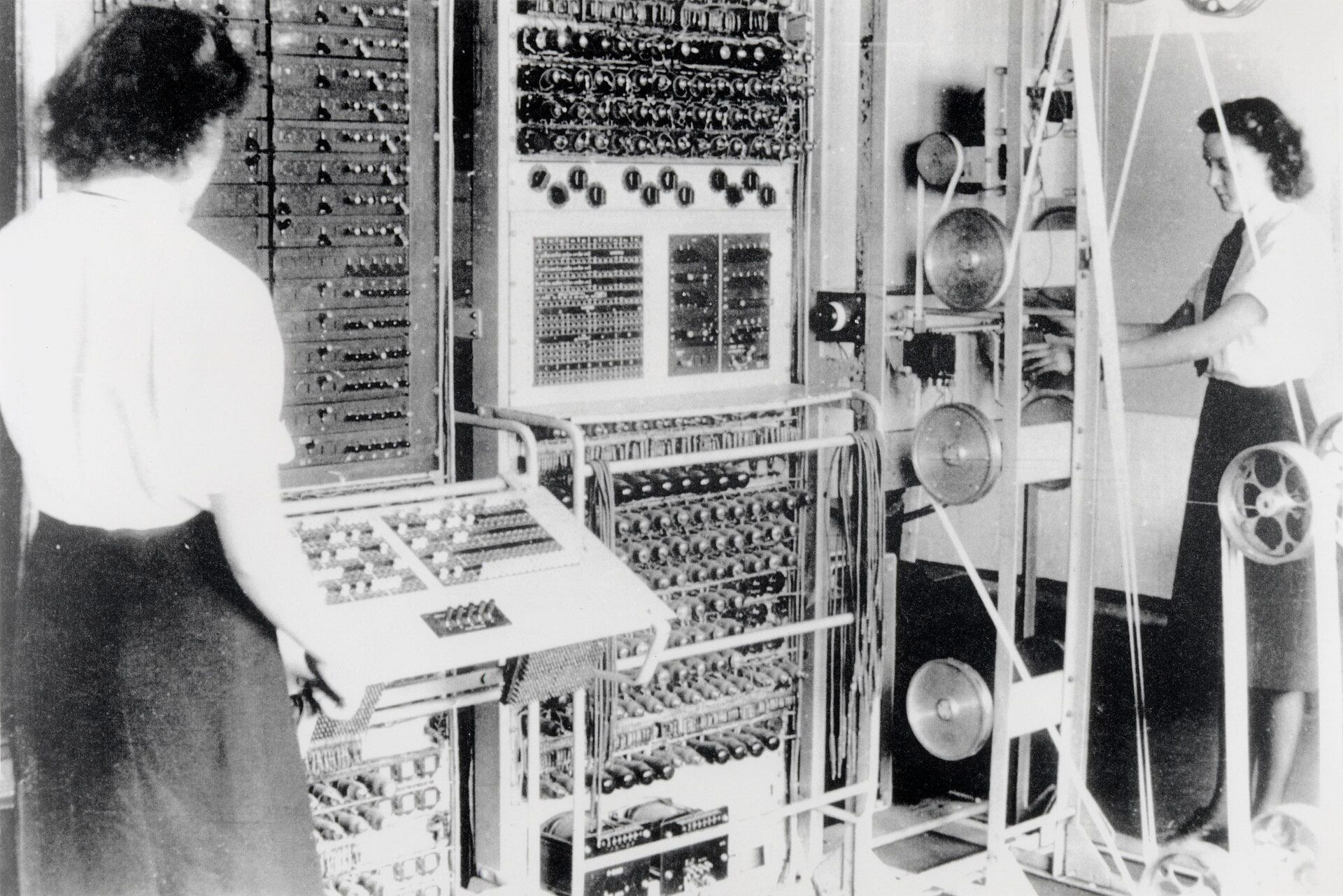Photographie de Colossus à Bletchley Park en 1943
